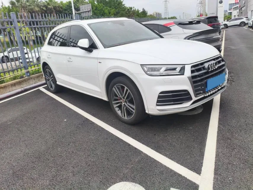 2020 Audi Q5L 2.0T 190HP L4 7DCT,autocango,china used car exporter,china ev exporter,chinese used car exporter,chinese used ev exporter