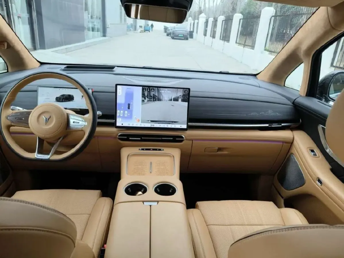 2025 Voyah Dream 1.5T 150HP L4 PHEV 41.7KWH,autocango,china used car exporter,china ev exporter,chinese used car exporter,chinese used ev exporter