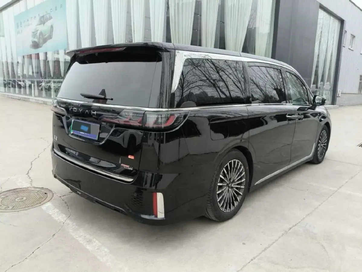 2025 Voyah Dream 1.5T 150HP L4 PHEV 41.7KWH,autocango,china used car exporter,china ev exporter,chinese used car exporter,chinese used ev exporter