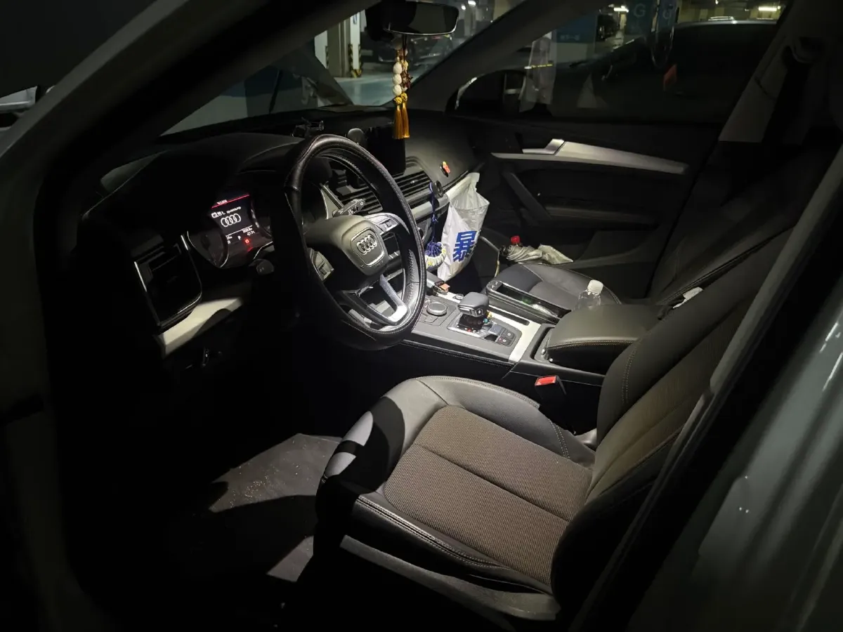 2020 Audi Q5L 2.0T 190HP L4 7DCT,autocango,china used car exporter,china ev exporter,chinese used car exporter,chinese used ev exporter