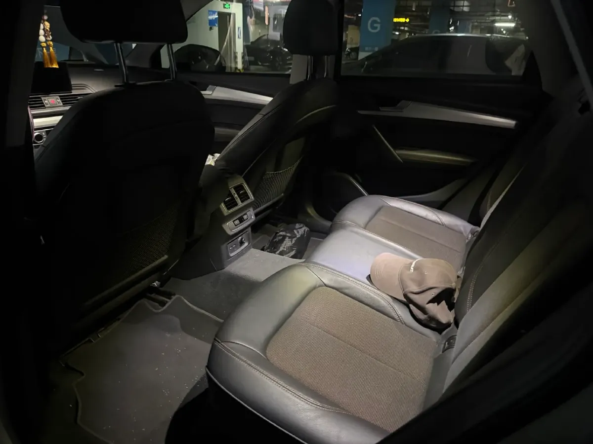 2020 Audi Q5L 2.0T 190HP L4 7DCT,autocango,china used car exporter,china ev exporter,chinese used car exporter,chinese used ev exporter