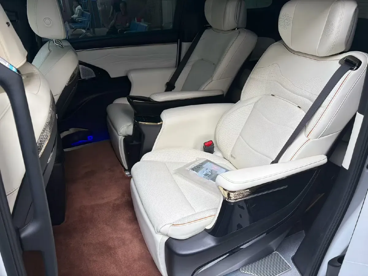 2023 GAC Trumpchi M8 2.0T 252HP L4 8AT,autocango,china used car exporter,china ev exporter,chinese used car exporter,chinese used ev exporter