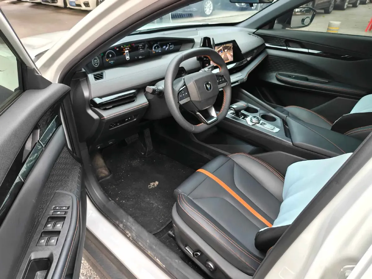 2024 ChangAn UNI-V 1.5T 188HP L4 7DCT,autocango,china used car exporter,china ev exporter,chinese used car exporter,chinese used ev exporter