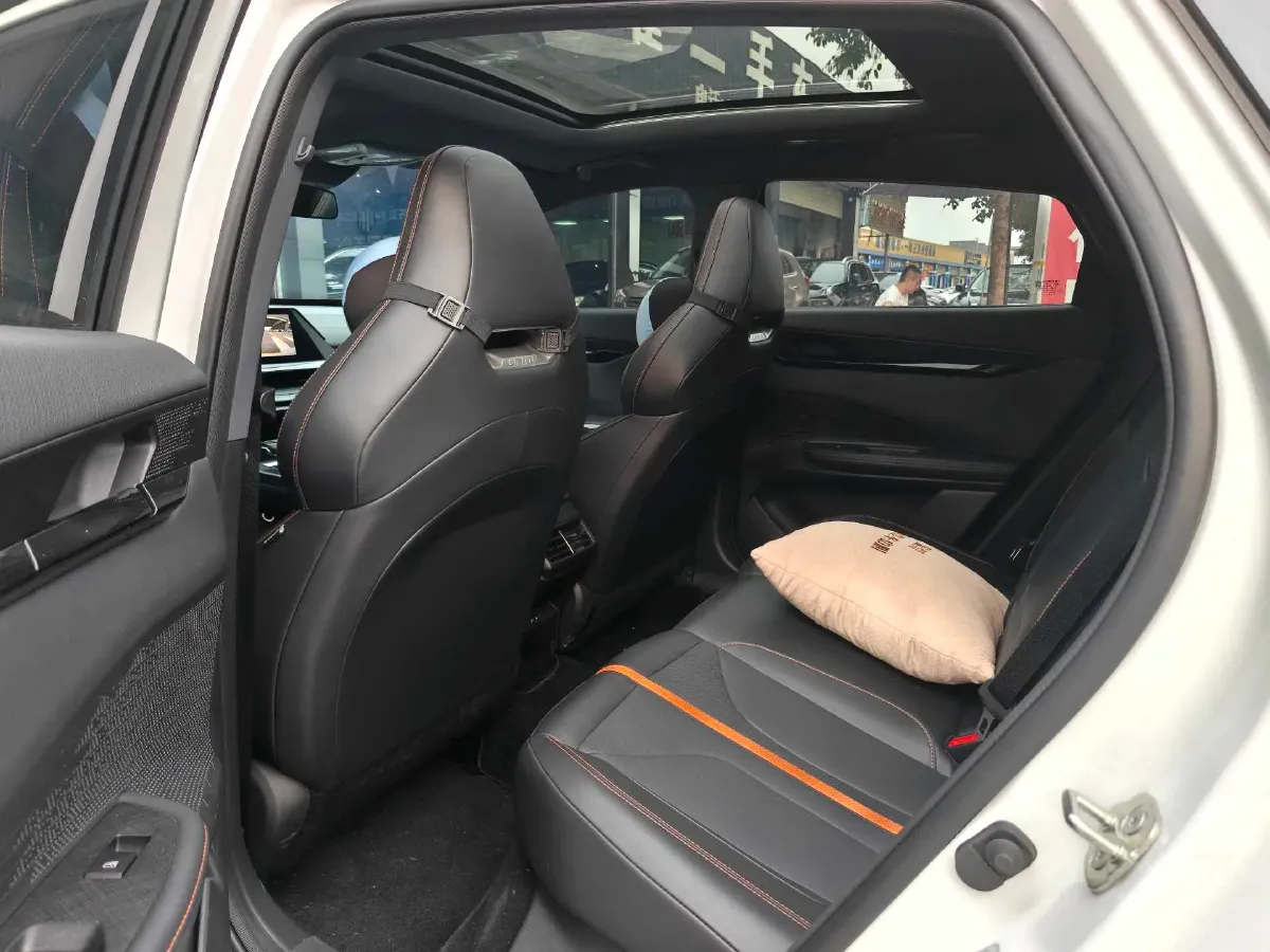 2024 ChangAn UNI-V 1.5T 188HP L4 7DCT,autocango,china used car exporter,china ev exporter,chinese used car exporter,chinese used ev exporter