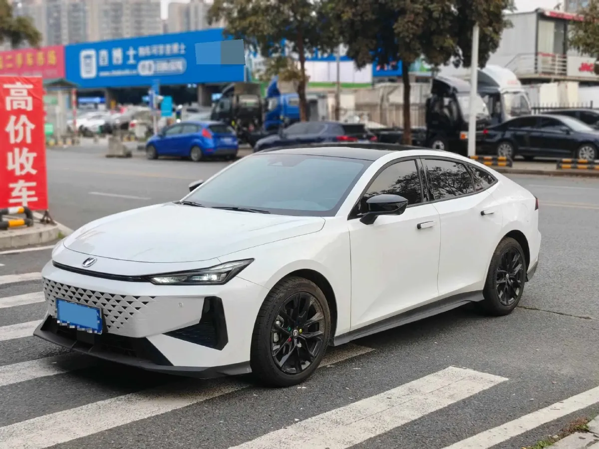 2024 ChangAn UNI-V 1.5T 188HP L4 7DCT,autocango,china used car exporter,china ev exporter,chinese used car exporter,chinese used ev exporter