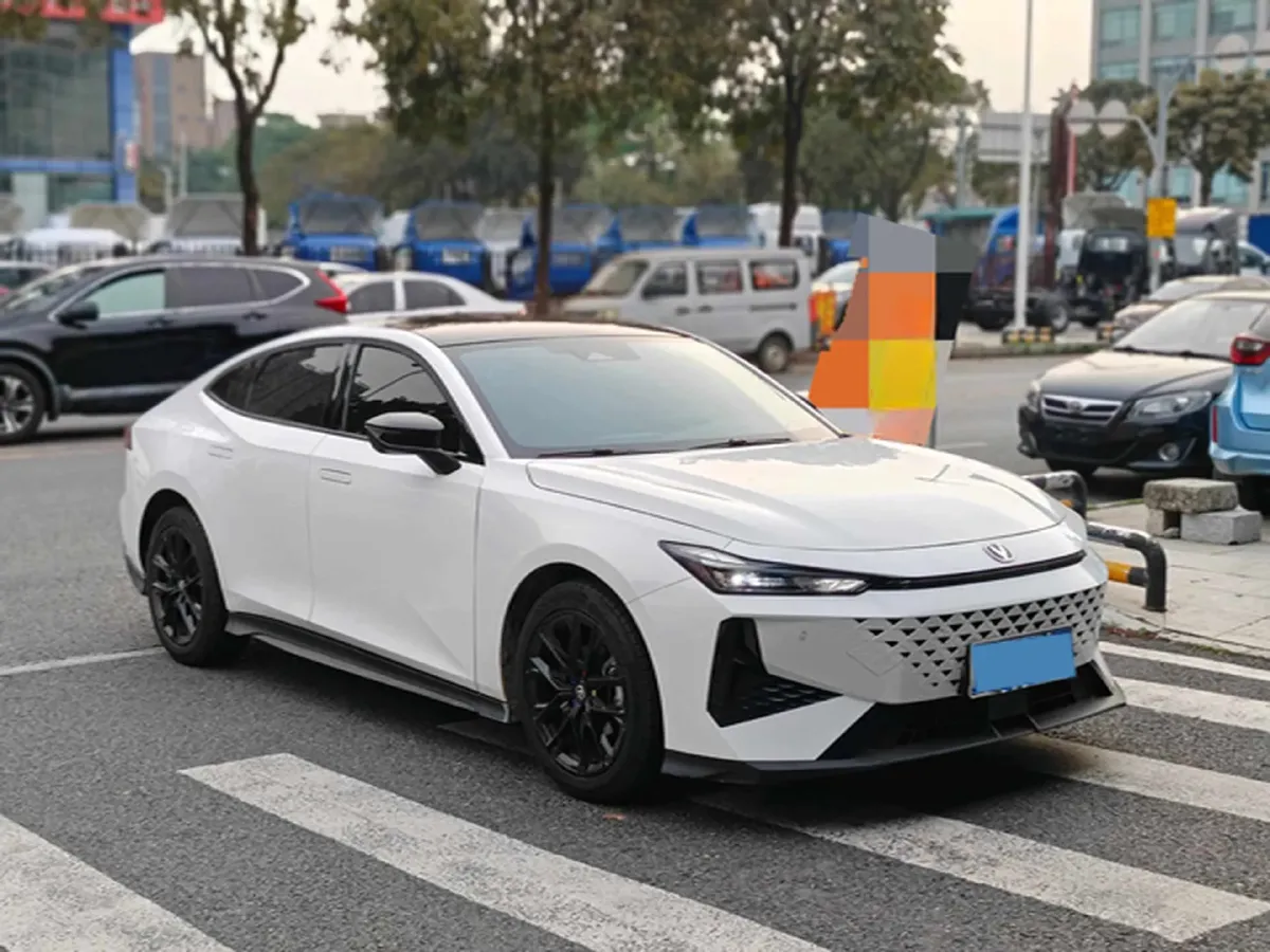 2024 ChangAn UNI-V 1.5T 188HP L4 7DCT,autocango,china used car exporter,china ev exporter,chinese used car exporter,chinese used ev exporter