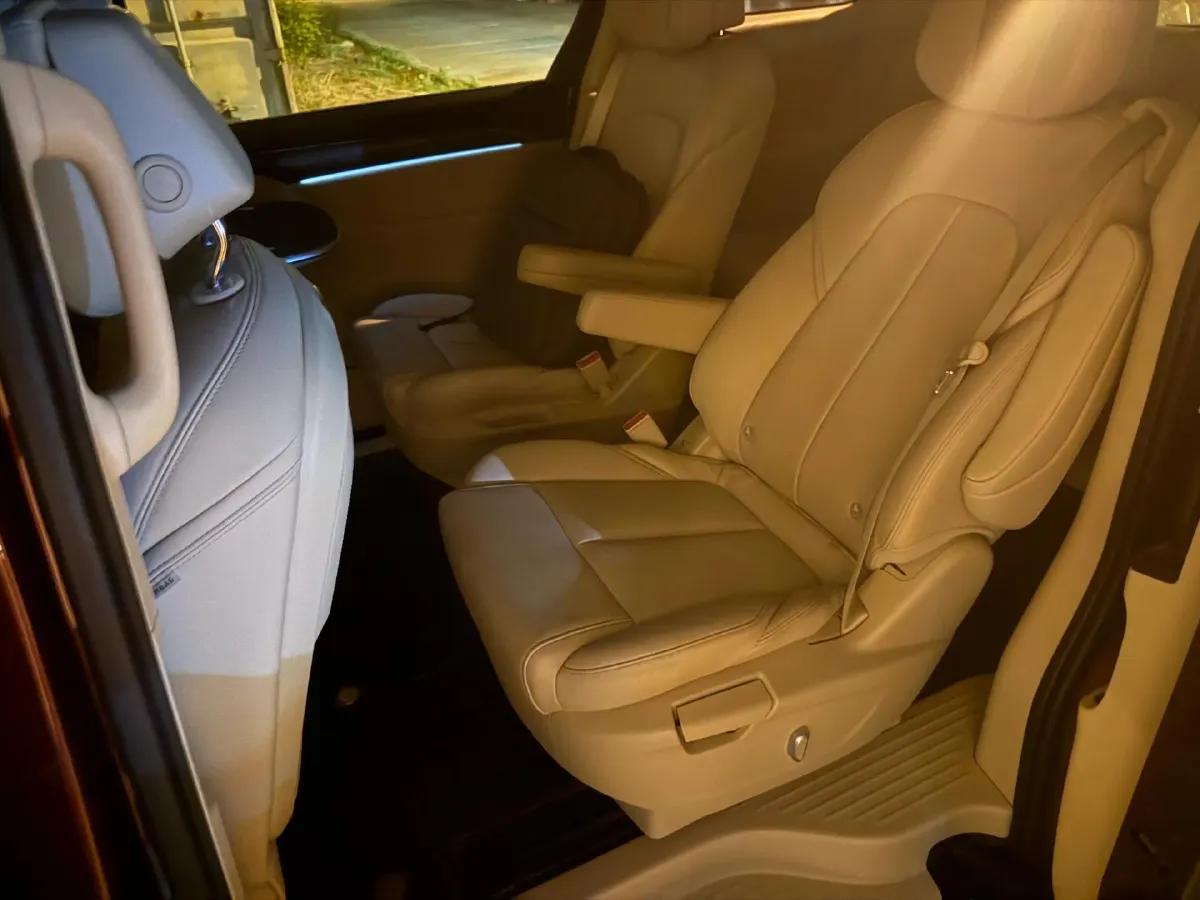 2023 Buick GL8 2.0T 237HP L4 9AT,autocango,china used car exporter,china ev exporter,chinese used car exporter,chinese used ev exporter