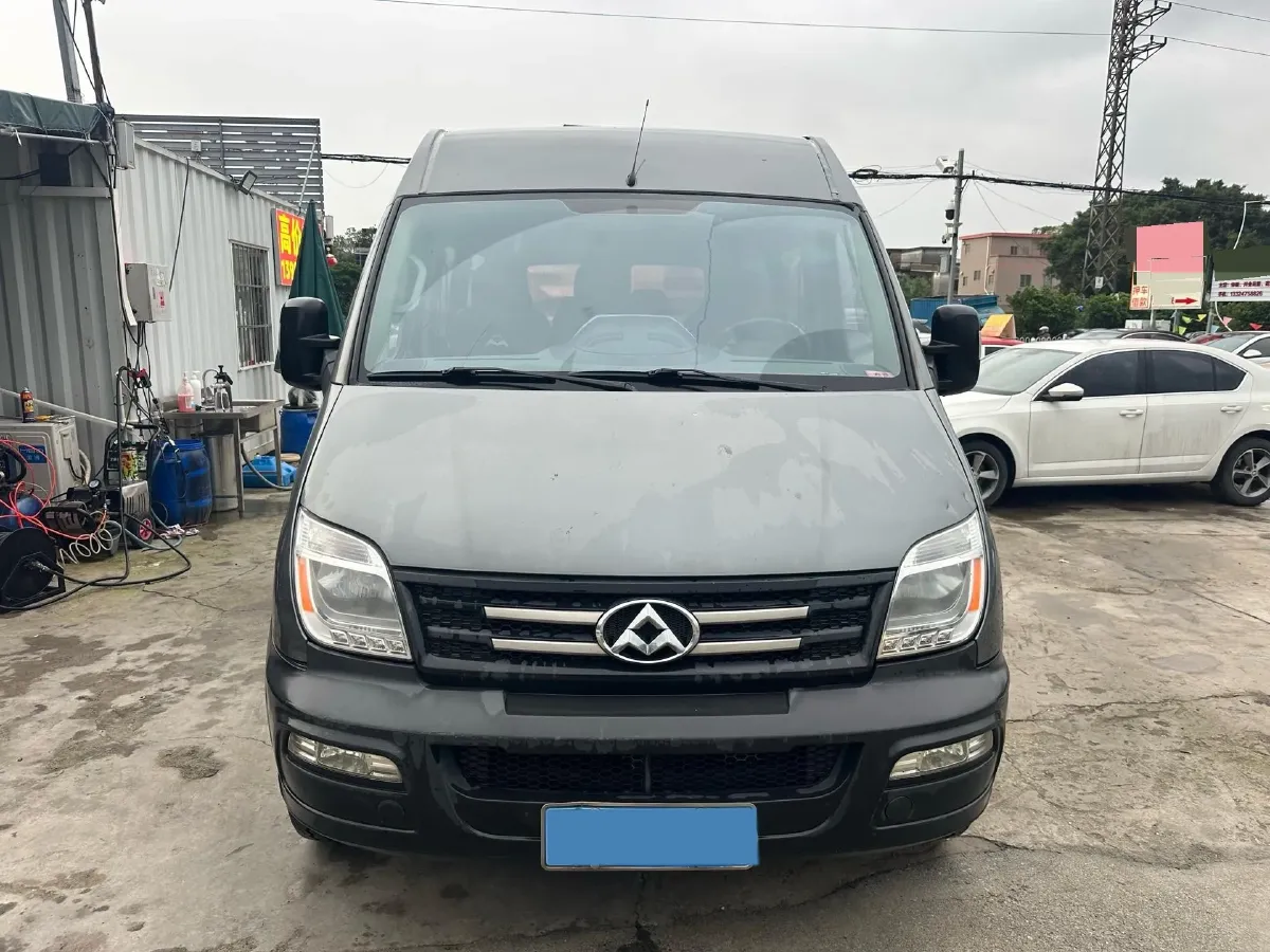2017 MAXUS XinTu V80 2.5T 136HP L4 6MT,autocango,china used car exporter,china ev exporter,chinese used car exporter,chinese used ev exporter