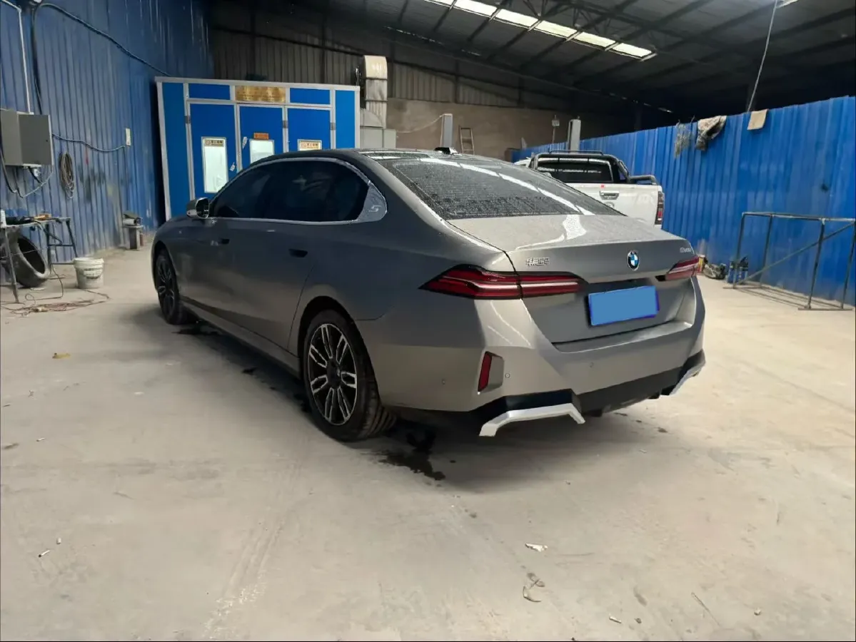 2024 BMW 5 Series 2.0T 258HP L4 8AT,autocango,china used car exporter,china ev exporter,chinese used car exporter,chinese used ev exporter