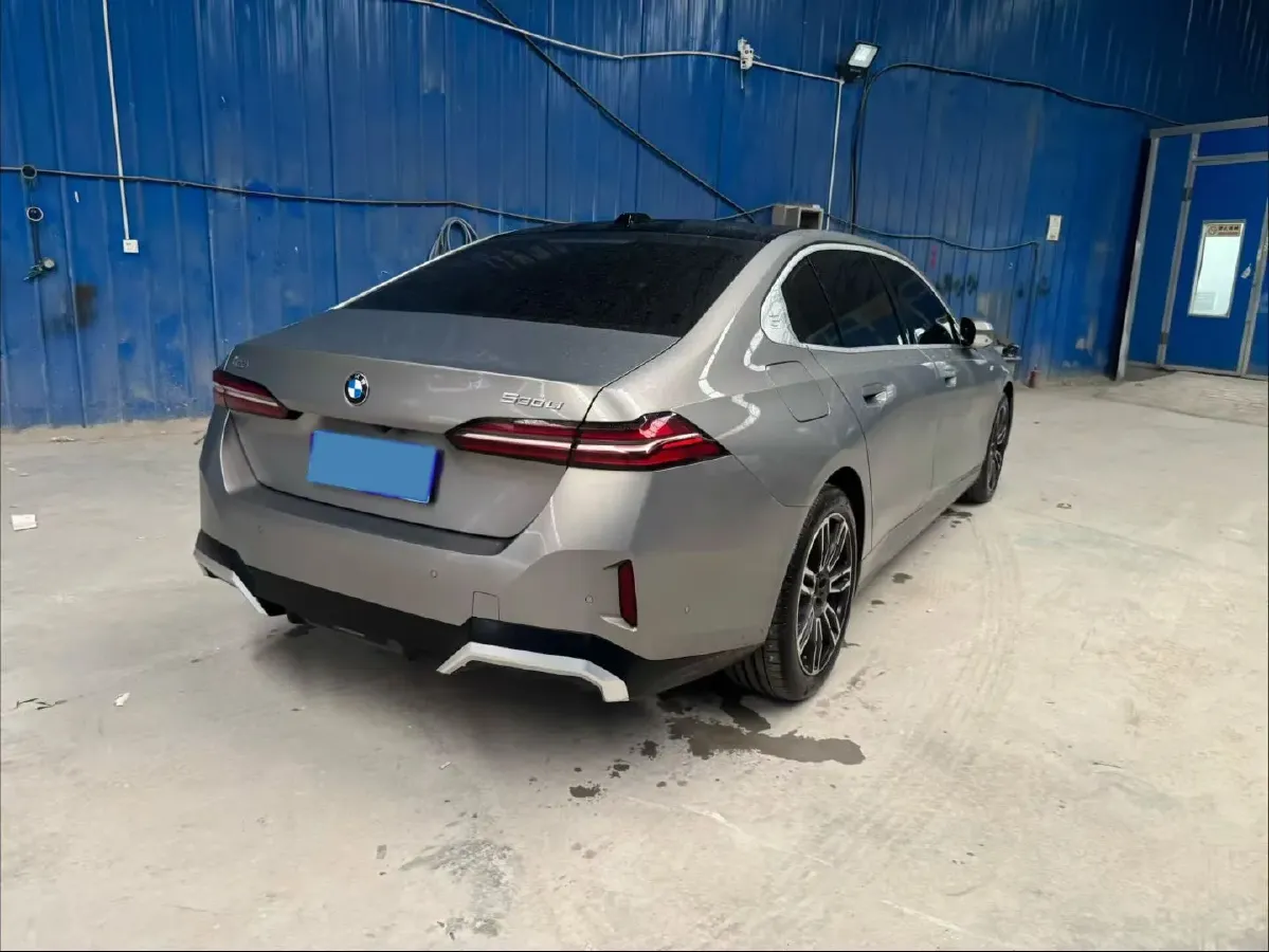 2024 BMW 5 Series 2.0T 258HP L4 8AT,autocango,china used car exporter,china ev exporter,chinese used car exporter,chinese used ev exporter