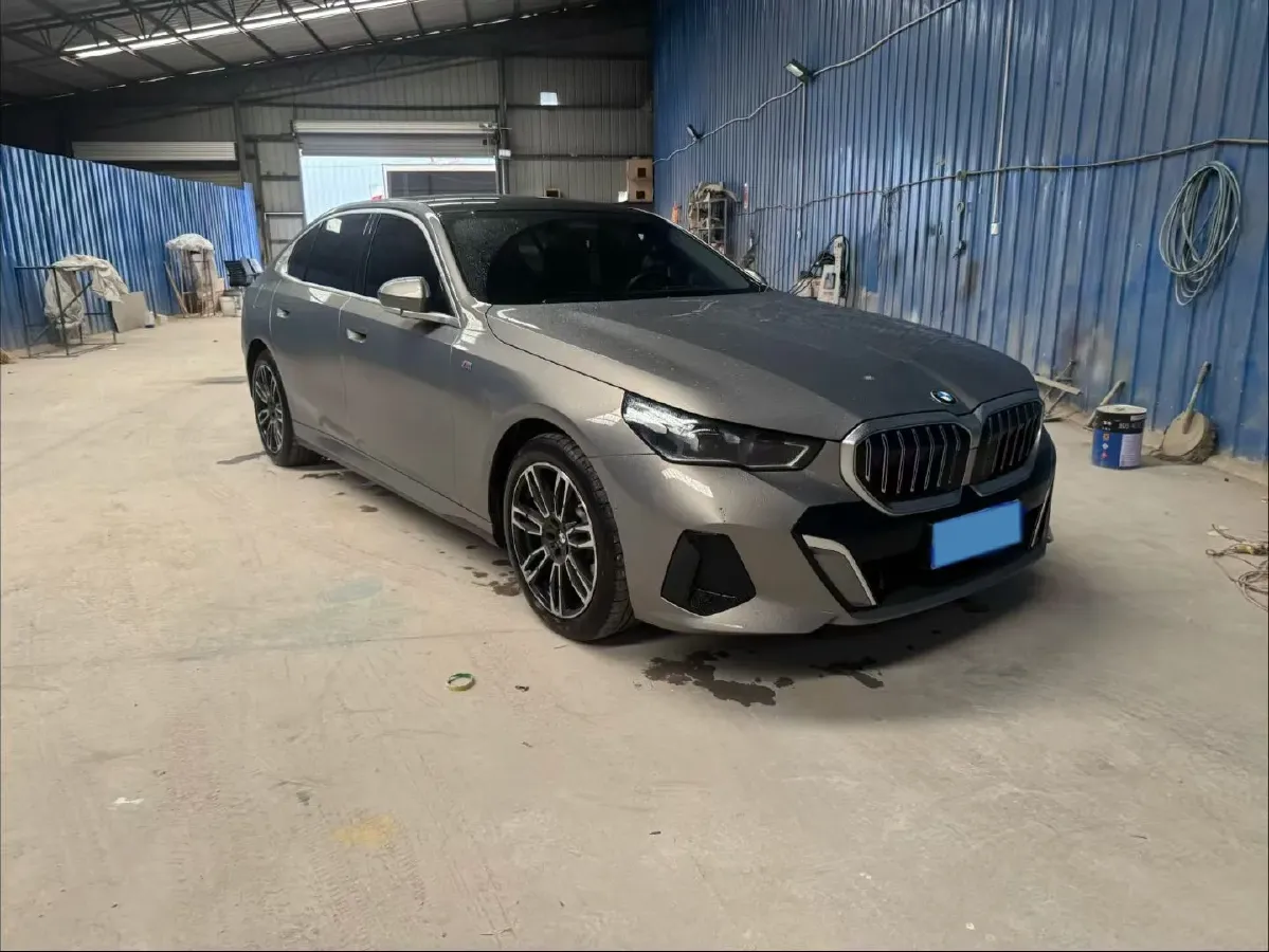 2024 BMW 5 Series 2.0T 258HP L4 8AT,autocango,china used car exporter,china ev exporter,chinese used car exporter,chinese used ev exporter