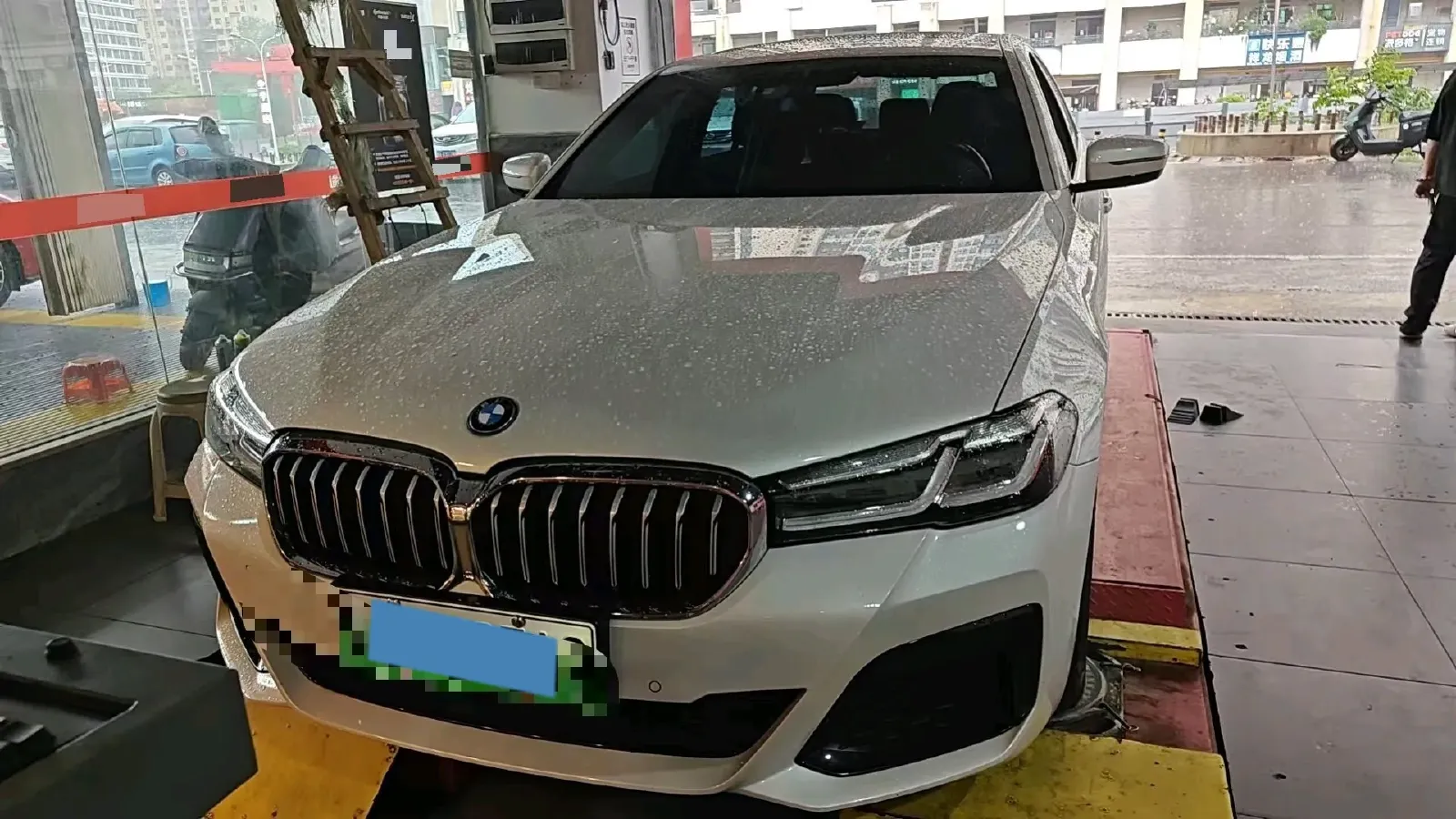 2022 BMW 5 Series 2.0T 184HP L4 8AT PHEV 17.7KWH,autocango,china used car exporter,china ev exporter,chinese used car exporter,chinese used ev exporter