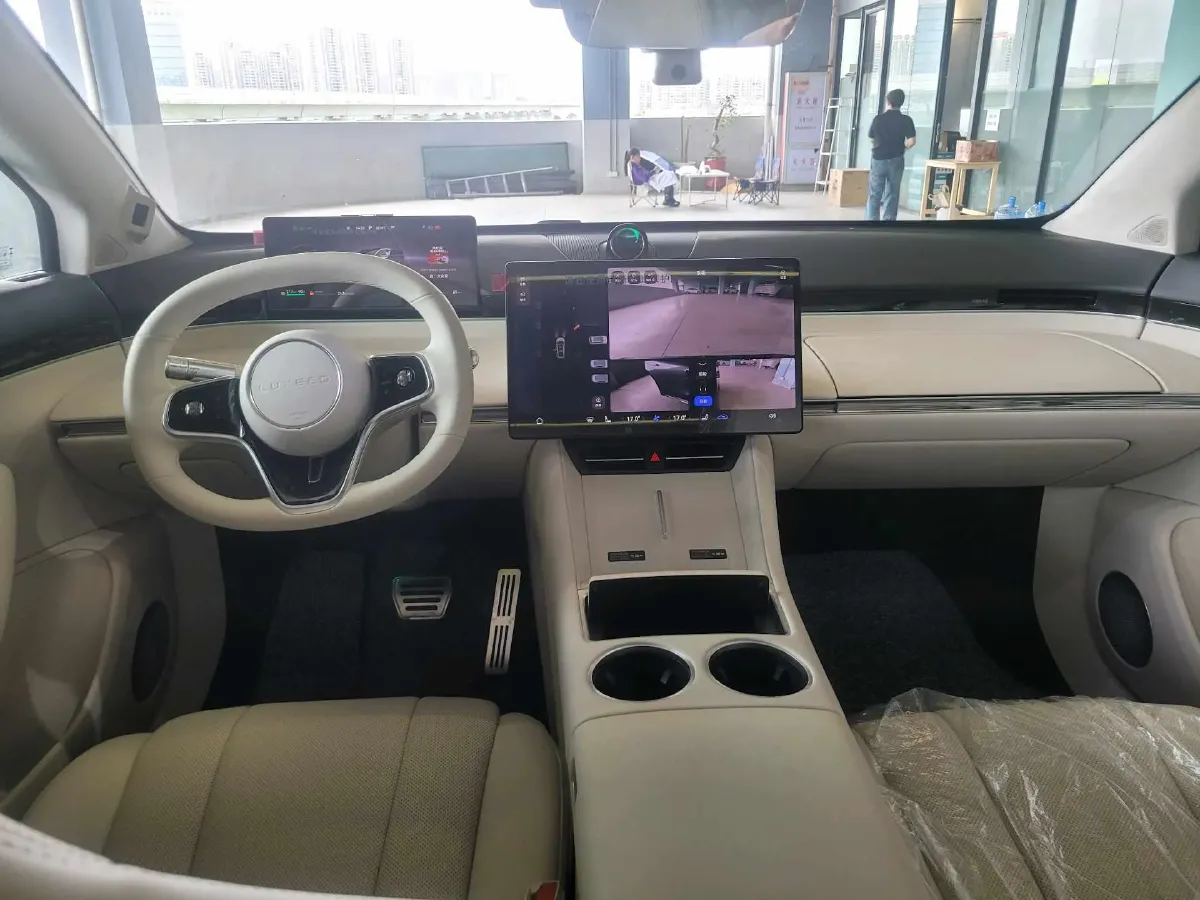 2025 Luxeed R7 REEV 156HP REEV 37KWH,autocango,china used car exporter,china ev exporter,chinese used car exporter,chinese used ev exporter