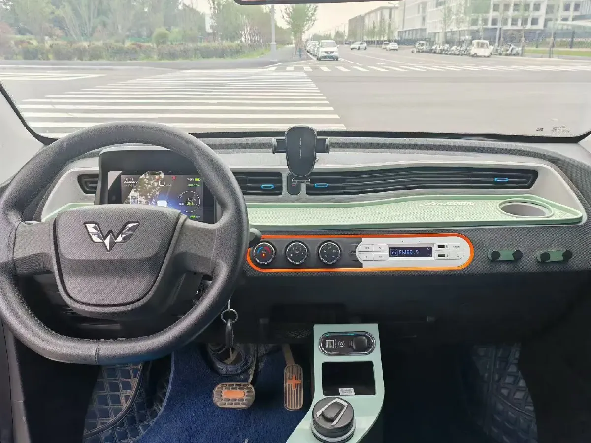 2021 WuLing HongGuang MINI EV BEV 13.8KWH,autocango,china used car exporter,china ev exporter,chinese used car exporter,chinese used ev exporter
