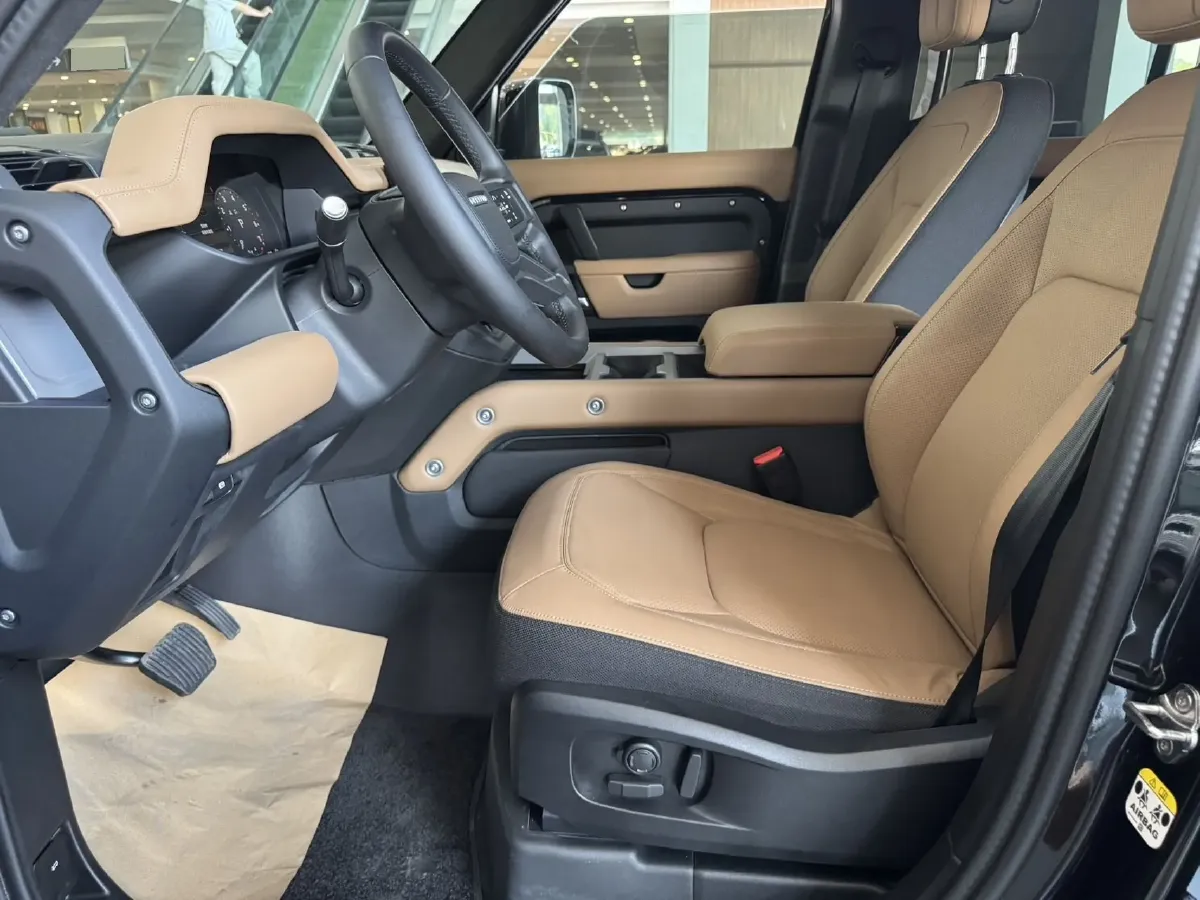 2025 Land Rover Defender 3.0T 400HP L6 8AT,autocango,china used car exporter,china ev exporter,chinese used car exporter,chinese used ev exporter