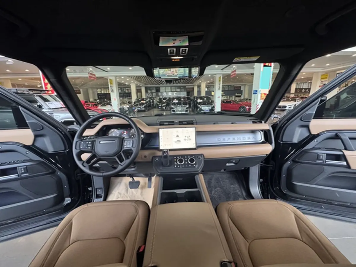 2025 Land Rover Defender 3.0T 400HP L6 8AT,autocango,china used car exporter,china ev exporter,chinese used car exporter,chinese used ev exporter