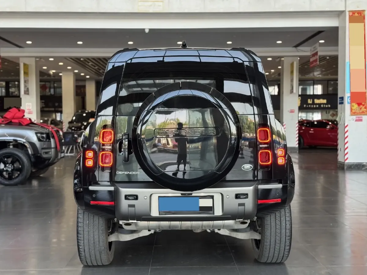 2025 Land Rover Defender 3.0T 400HP L6 8AT,autocango,china used car exporter,china ev exporter,chinese used car exporter,chinese used ev exporter
