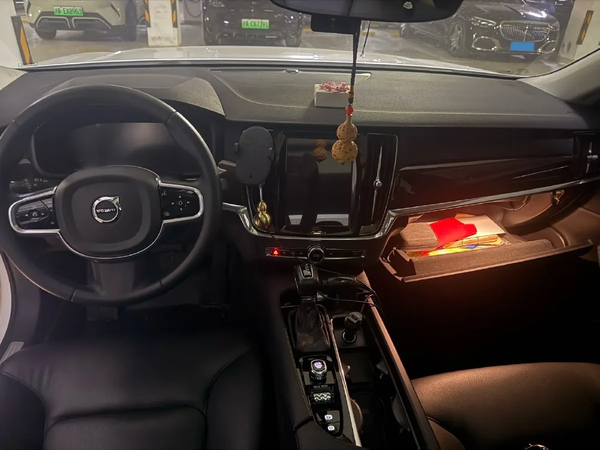 2018 Volvo S90 2.0T 190HP L4 8AT,autocango,china used car exporter,china ev exporter,chinese used car exporter,chinese used ev exporter