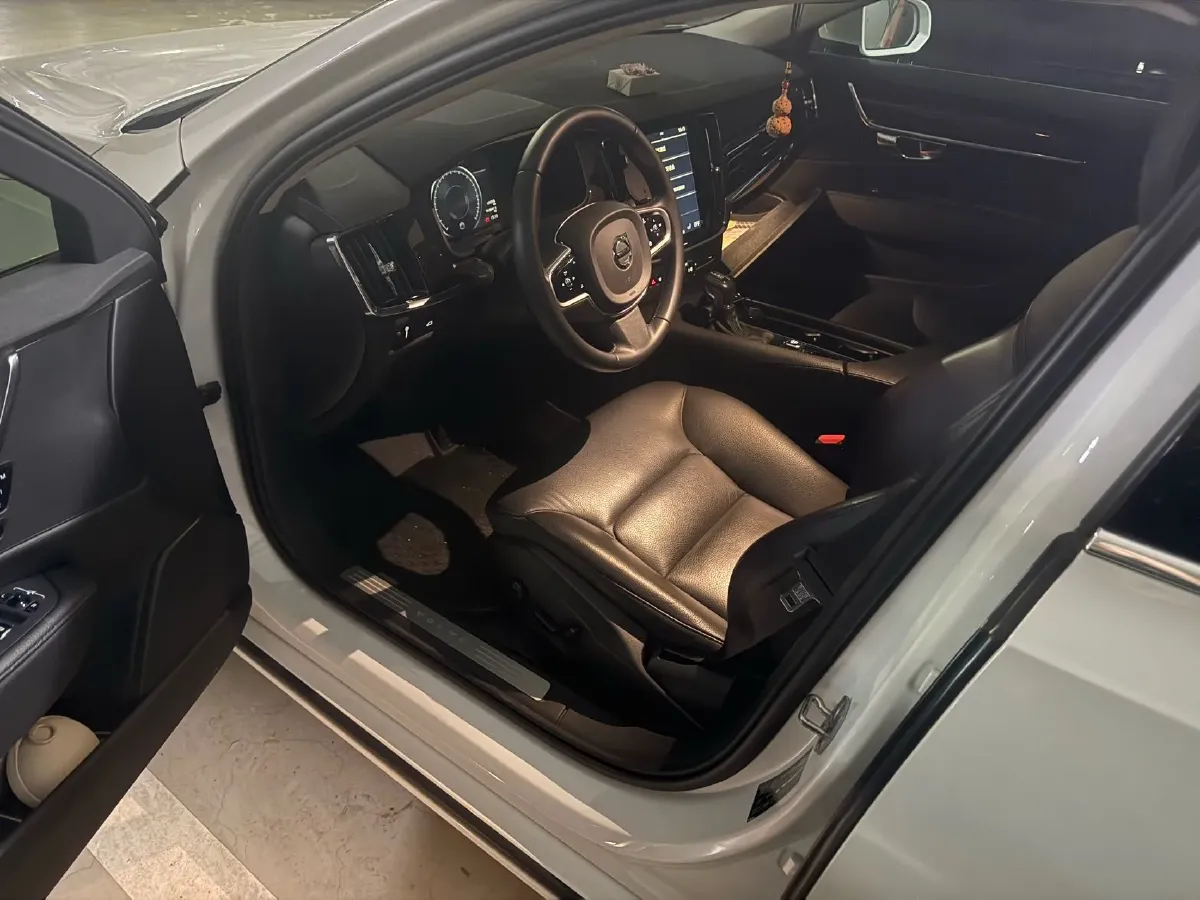 2018 Volvo S90 2.0T 190HP L4 8AT,autocango,china used car exporter,china ev exporter,chinese used car exporter,chinese used ev exporter