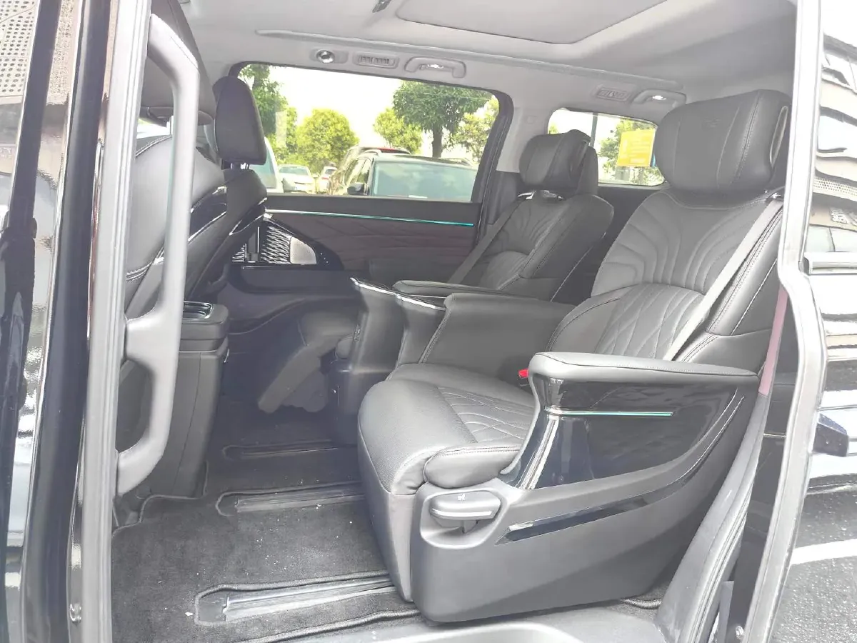 2024 GAC Trumpchi M8 2.0T 252HP L4 8AT,autocango,china used car exporter,china ev exporter,chinese used car exporter,chinese used ev exporter