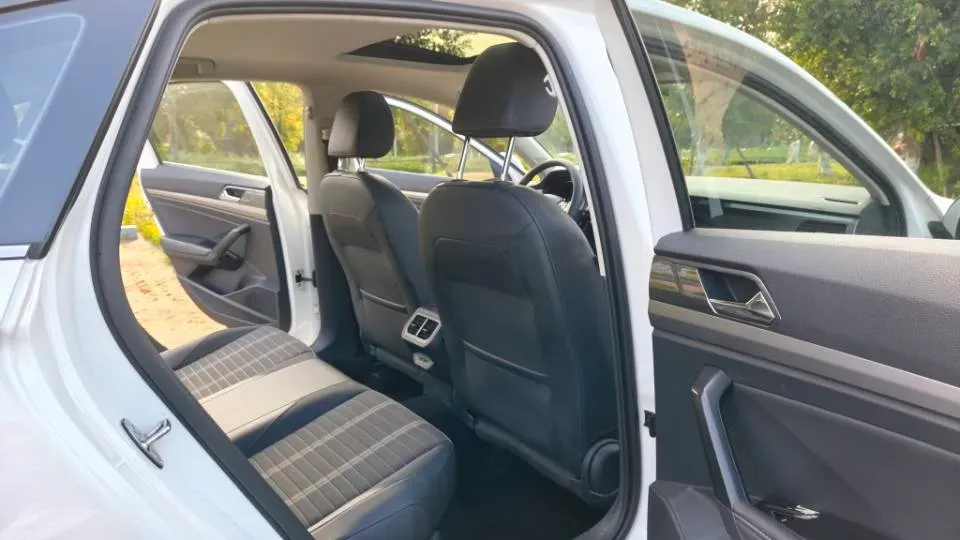 2018 Skoda Karoq 1.4T 150HP L4 7DCT,autocango,china used car exporter,china ev exporter,chinese used car exporter,chinese used ev exporter