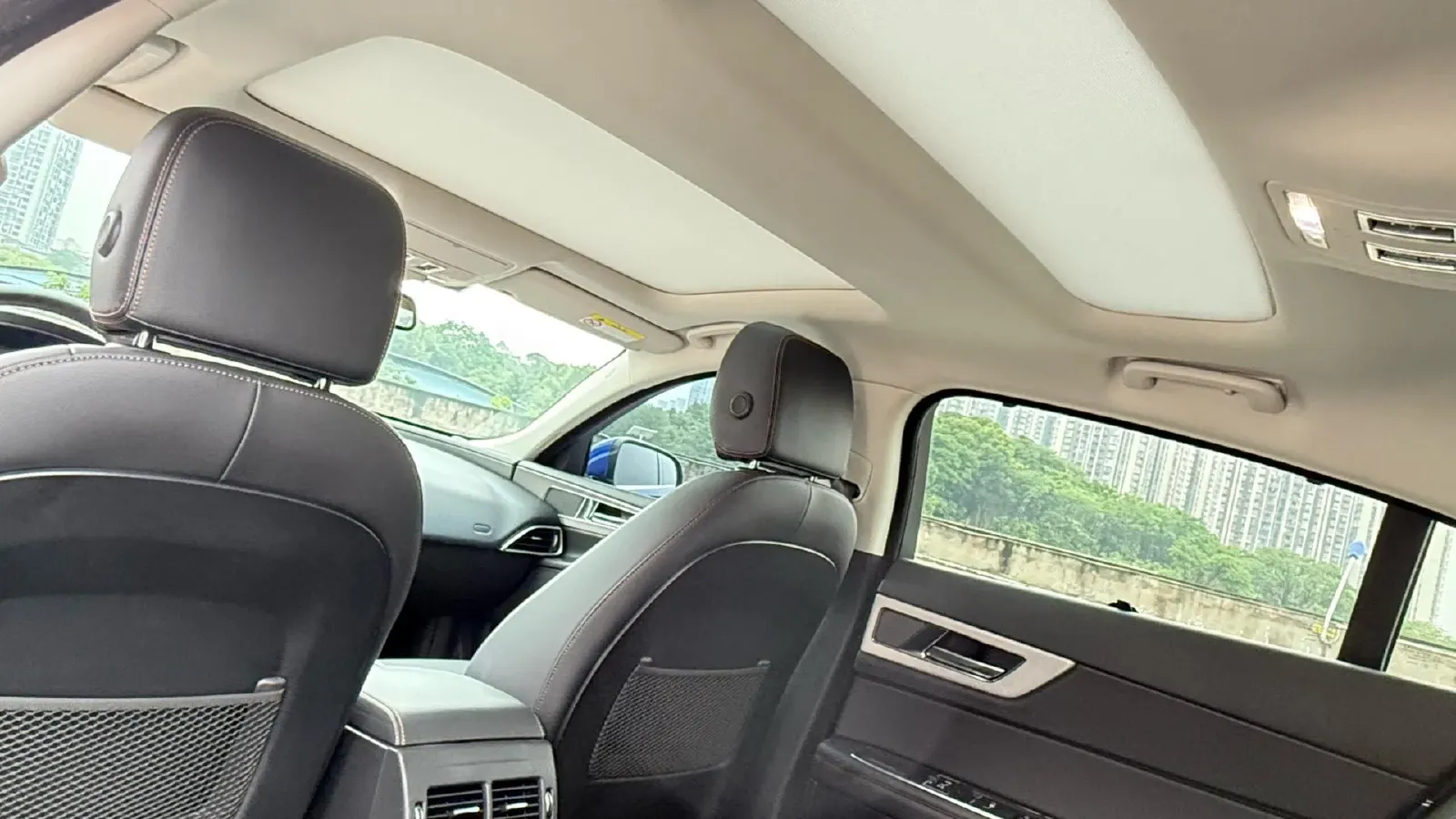 2019 Jeep Cherokee 2.0T 265HP L4 9AT,autocango,china used car exporter,china ev exporter,chinese used car exporter,chinese used ev exporter