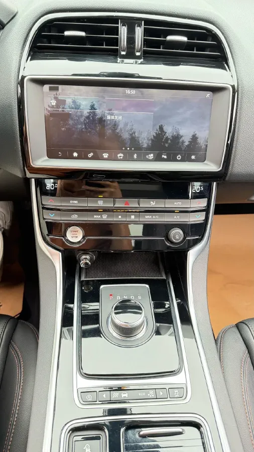 2019 Jeep Cherokee 2.0T 265HP L4 9AT,autocango,china used car exporter,china ev exporter,chinese used car exporter,chinese used ev exporter