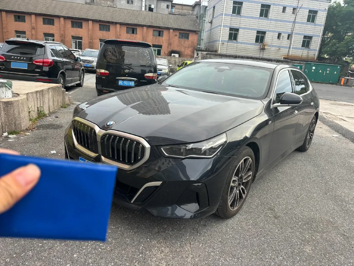 2025 BMW 5 Series 2.0T 258HP L4 8AT,autocango,china used car exporter,china ev exporter,chinese used car exporter,chinese used ev exporter