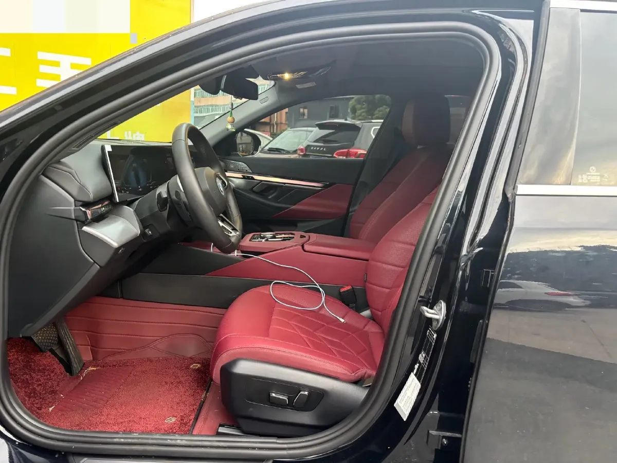 2025 BMW 5 Series 2.0T 258HP L4 8AT,autocango,china used car exporter,china ev exporter,chinese used car exporter,chinese used ev exporter