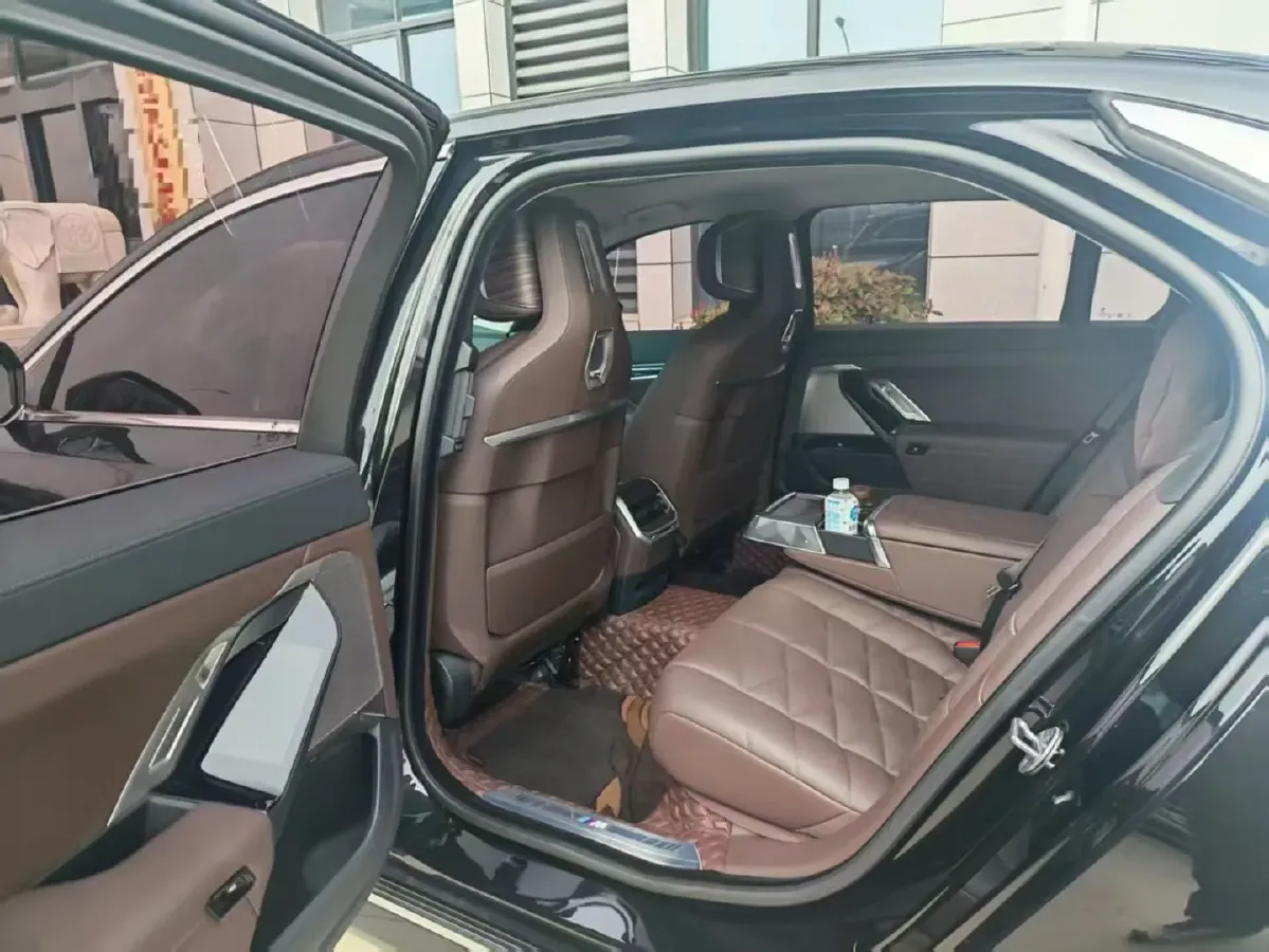 2023 BMW 7 Series 3.0T 381HP L6 8AT,autocango,china used car exporter,china ev exporter,chinese used car exporter,chinese used ev exporter