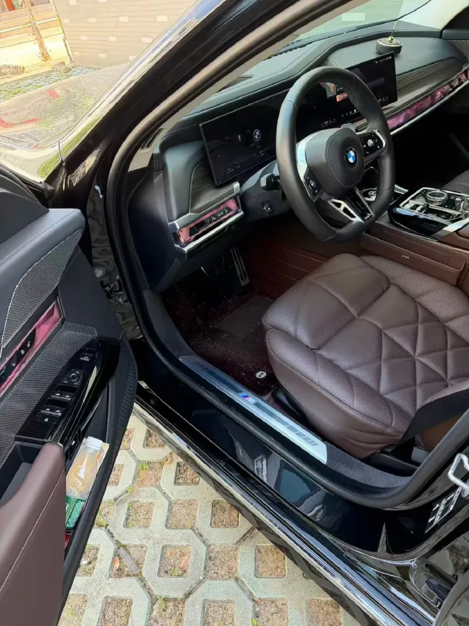 2023 BMW 7 Series 3.0T 381HP L6 8AT,autocango,china used car exporter,china ev exporter,chinese used car exporter,chinese used ev exporter