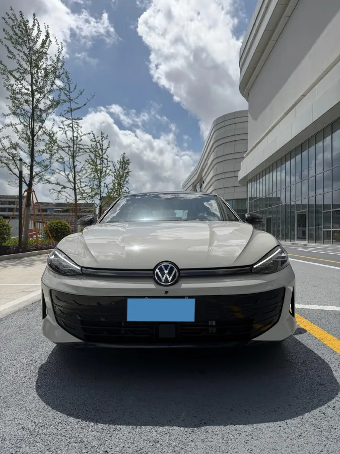 2026 Volkswagen Lamando 2.0T 220HP L4 7DCT,autocango,china used car exporter,china ev exporter,chinese used car exporter,chinese used ev exporter