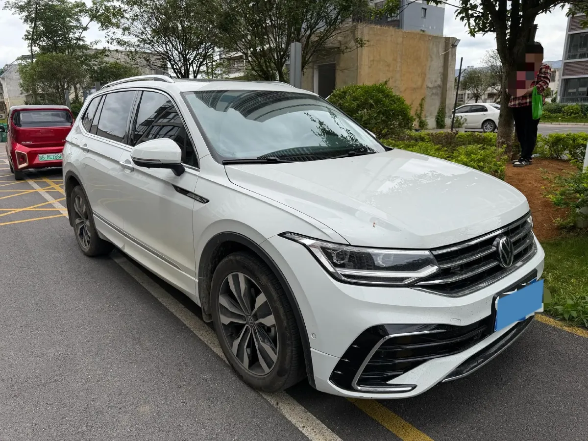 2024 Volkswagen Tiguan L 2.0T 186HP L4 7DCT,autocango,china used car exporter,china ev exporter,chinese used car exporter,chinese used ev exporter