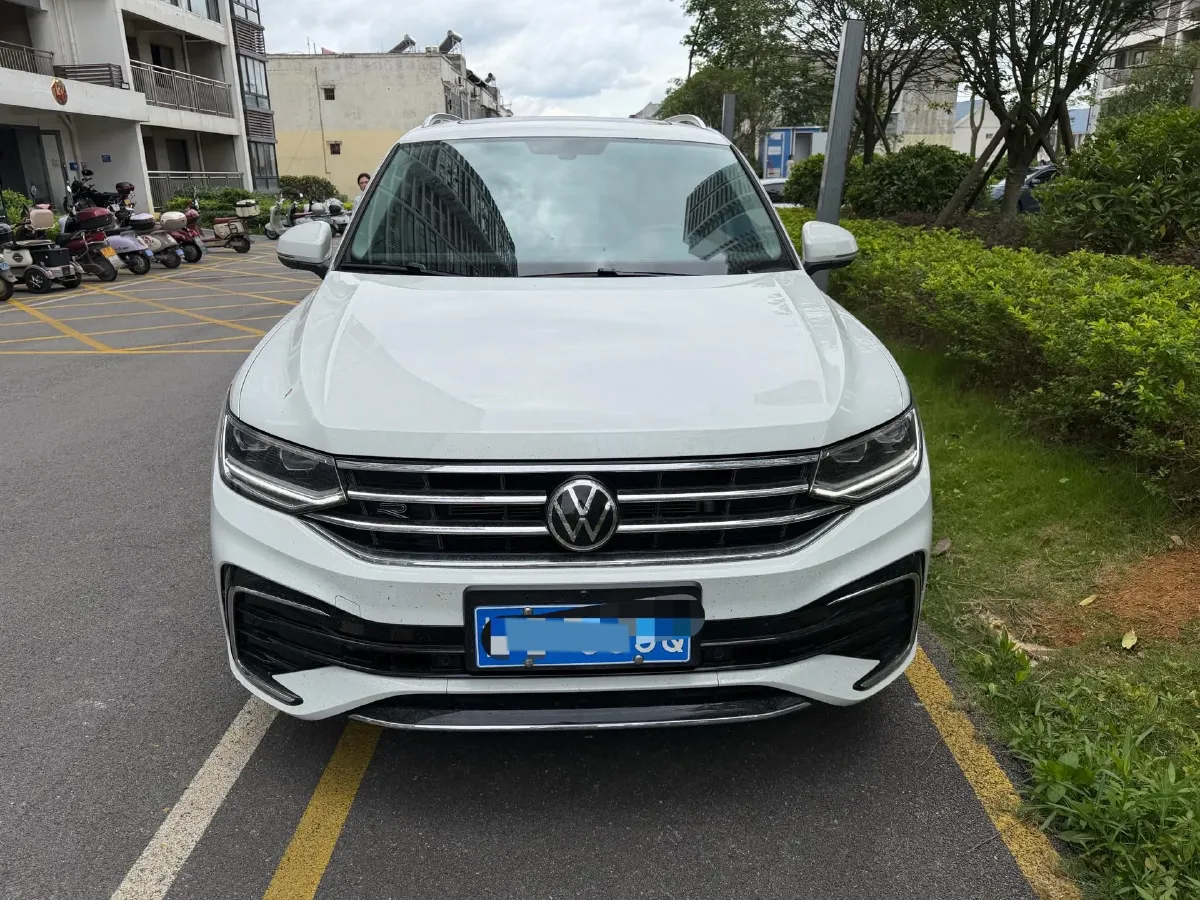 2024 Volkswagen Tiguan L 2.0T 186HP L4 7DCT,autocango,china used car exporter,china ev exporter,chinese used car exporter,chinese used ev exporter
