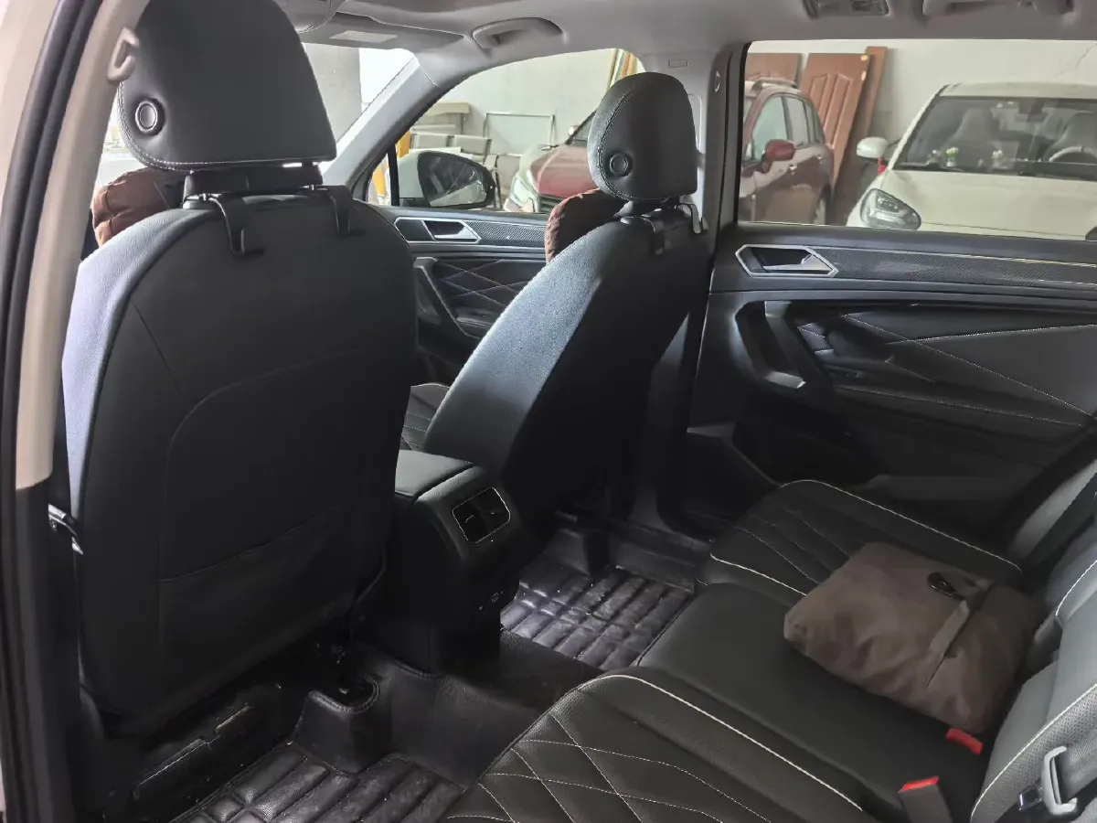 2024 Volkswagen Tiguan L 2.0T 186HP L4 7DCT,autocango,china used car exporter,china ev exporter,chinese used car exporter,chinese used ev exporter