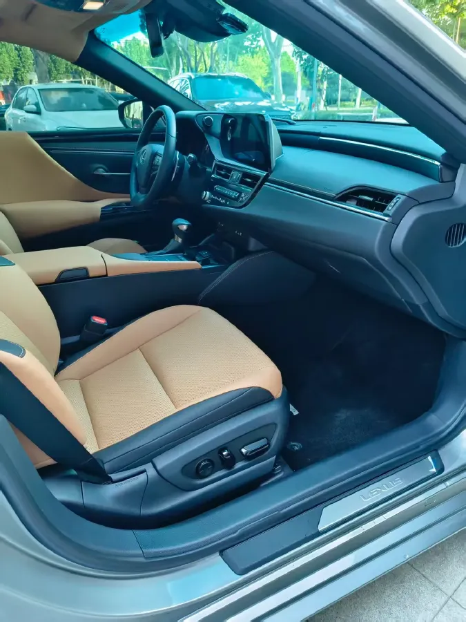 2022 Lexus ES 2.5L 178HP L4 E-CVT Hybrid,autocango,china used car exporter,china ev exporter,chinese used car exporter,chinese used ev exporter