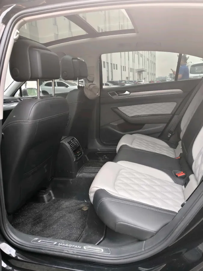 2023 Volkswagen Magotan 2.0T 186HP L4 7DCT,autocango,china used car exporter,china ev exporter,chinese used car exporter,chinese used ev exporter