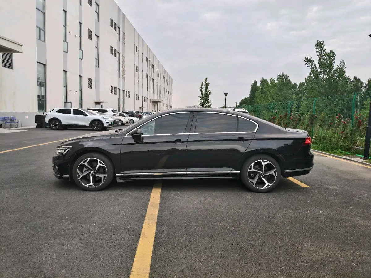 2023 Volkswagen Magotan 2.0T 186HP L4 7DCT,autocango,china used car exporter,china ev exporter,chinese used car exporter,chinese used ev exporter