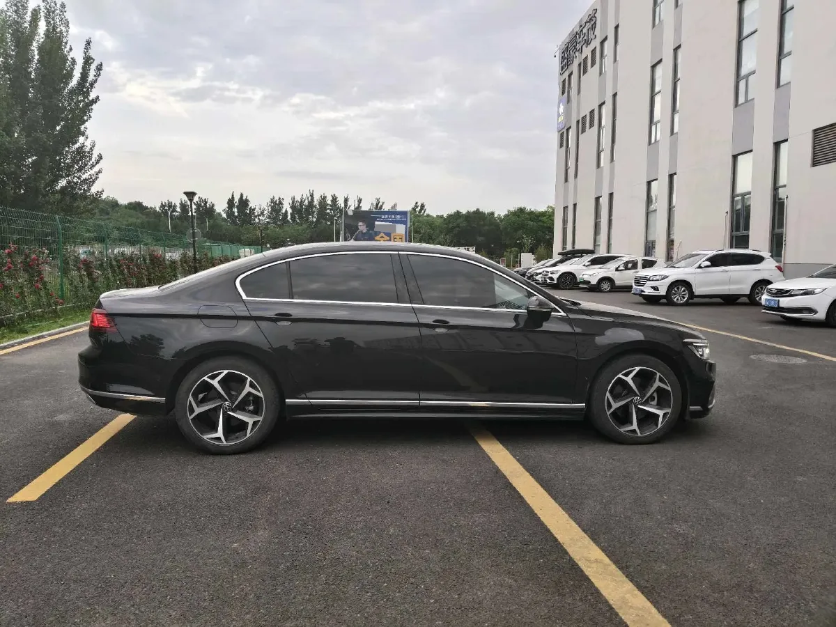 2023 Volkswagen Magotan 2.0T 186HP L4 7DCT,autocango,china used car exporter,china ev exporter,chinese used car exporter,chinese used ev exporter