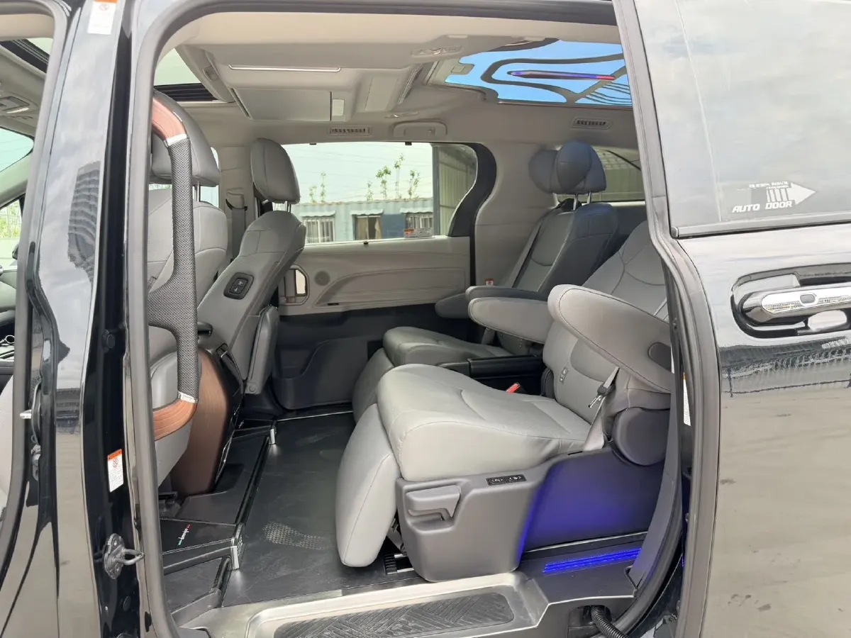 2024 Toyota Granvia 2.5L 189HP L4 E-CVT Hybrid,autocango,china used car exporter,china ev exporter,chinese used car exporter,chinese used ev exporter
