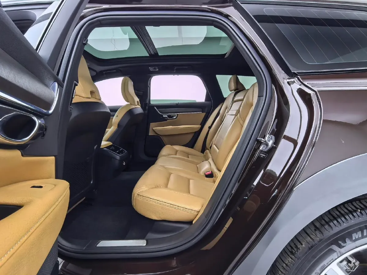 2019 Volvo V90 2.0T 254HP L4 8AT,autocango,china used car exporter,china ev exporter,chinese used car exporter,chinese used ev exporter