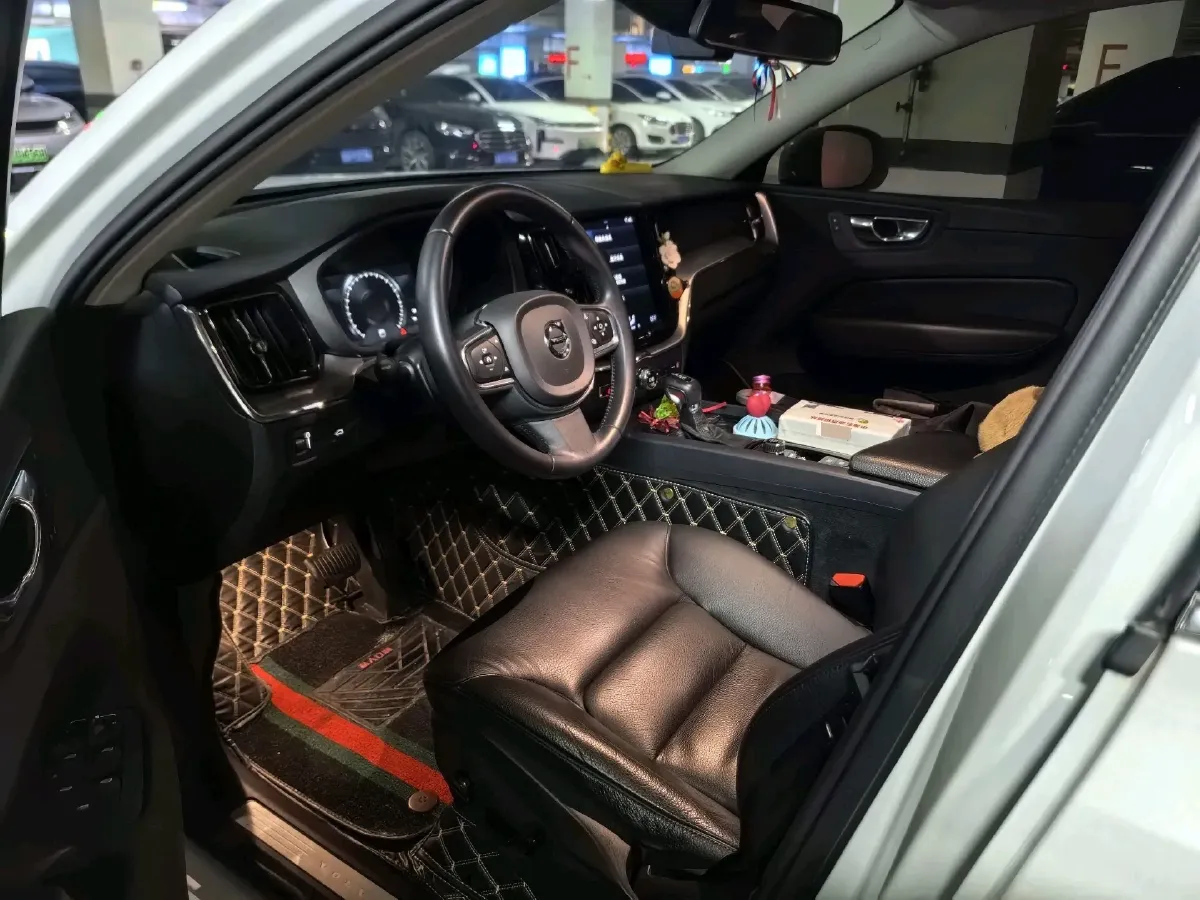 2019 Volvo XC60 2.0T 254HP L4 8AT,autocango,china used car exporter,china ev exporter,chinese used car exporter,chinese used ev exporter