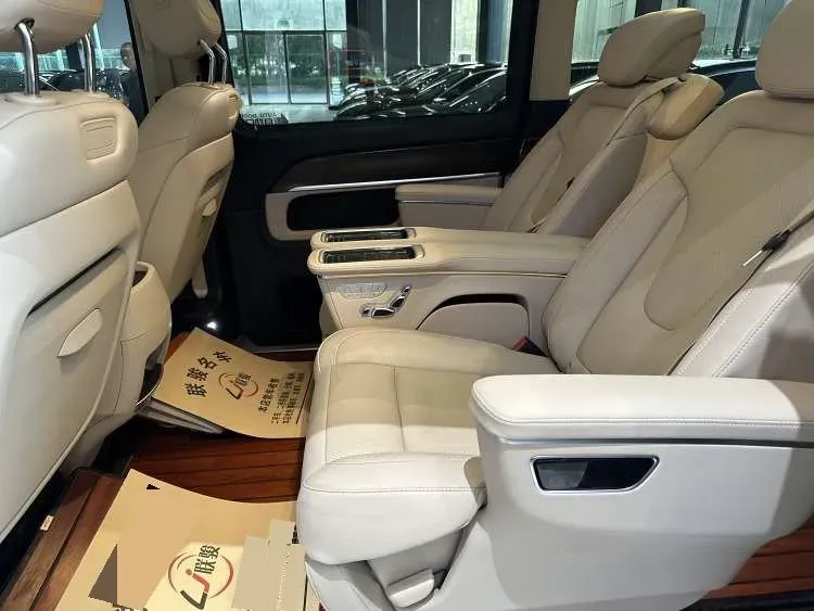 2021 Mercedes-Benz V Class 2.0T 211HP L4 9AT,autocango,china used car exporter,china ev exporter,chinese used car exporter,chinese used ev exporter