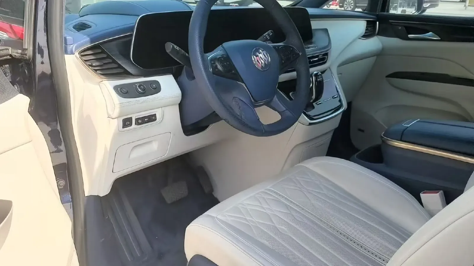 2022 Buick GL8 2.0T 237HP L4 9AT,autocango,china used car exporter,china ev exporter,chinese used car exporter,chinese used ev exporter