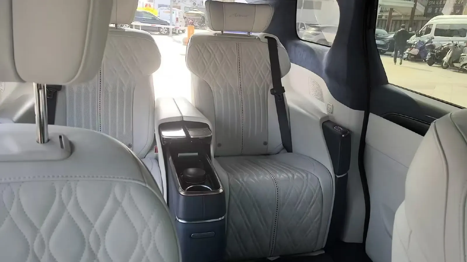 2022 Buick GL8 2.0T 237HP L4 9AT,autocango,china used car exporter,china ev exporter,chinese used car exporter,chinese used ev exporter