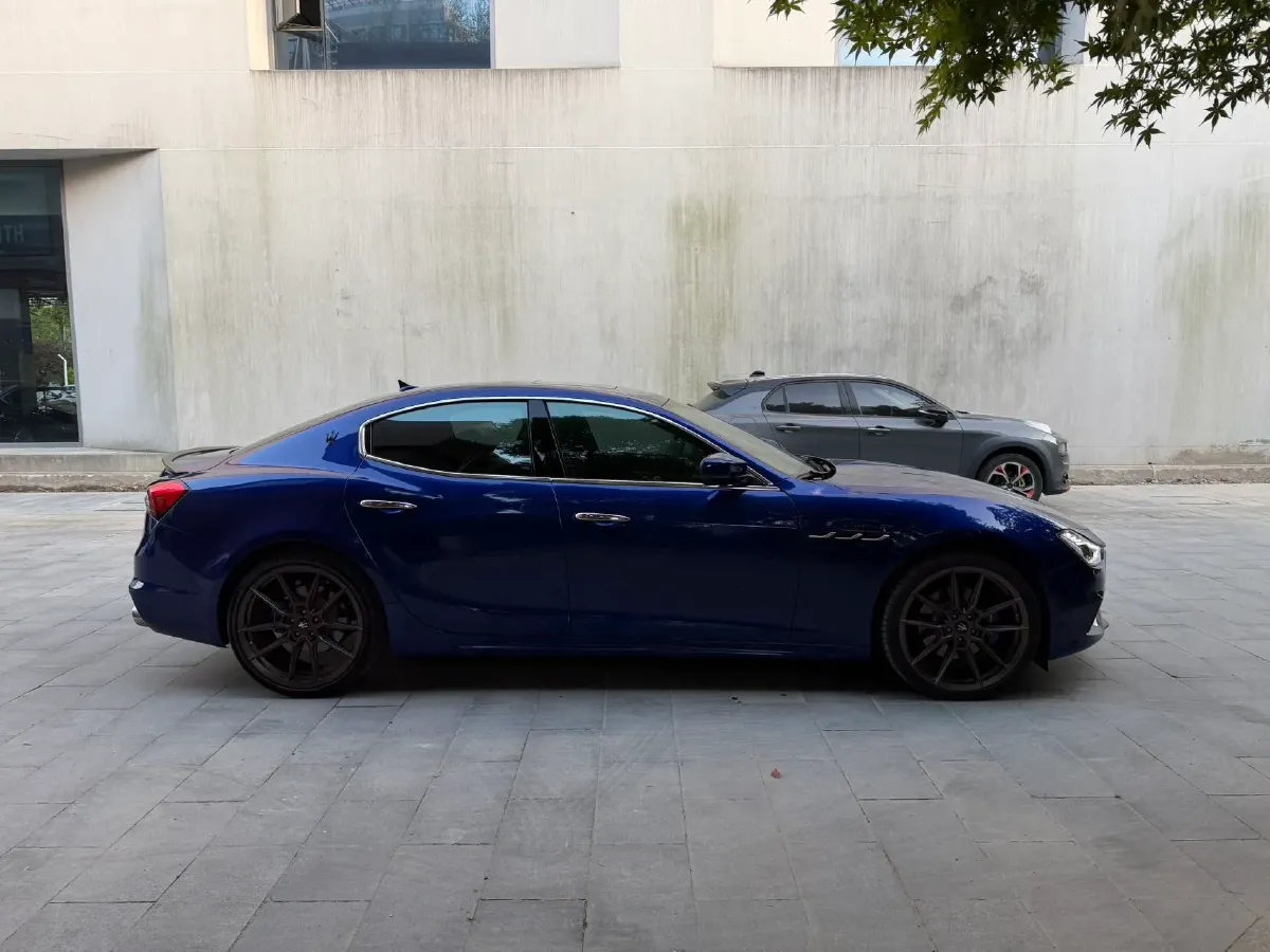 2022 Maserati Ghibli 3.0T 350HP V6 8AT,autocango,china used car exporter,china ev exporter,chinese used car exporter,chinese used ev exporter