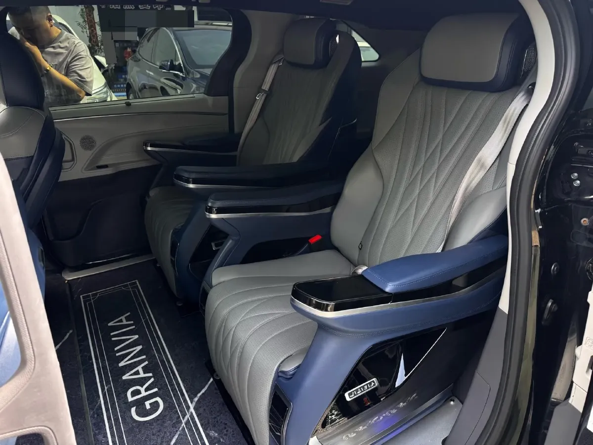2023 Toyota Granvia 2.5L 189HP L4 E-CVT Hybrid,autocango,china used car exporter,china ev exporter,chinese used car exporter,chinese used ev exporter