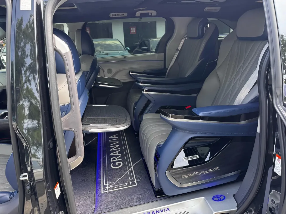 2023 Toyota Granvia 2.5L 189HP L4 E-CVT Hybrid,autocango,china used car exporter,china ev exporter,chinese used car exporter,chinese used ev exporter