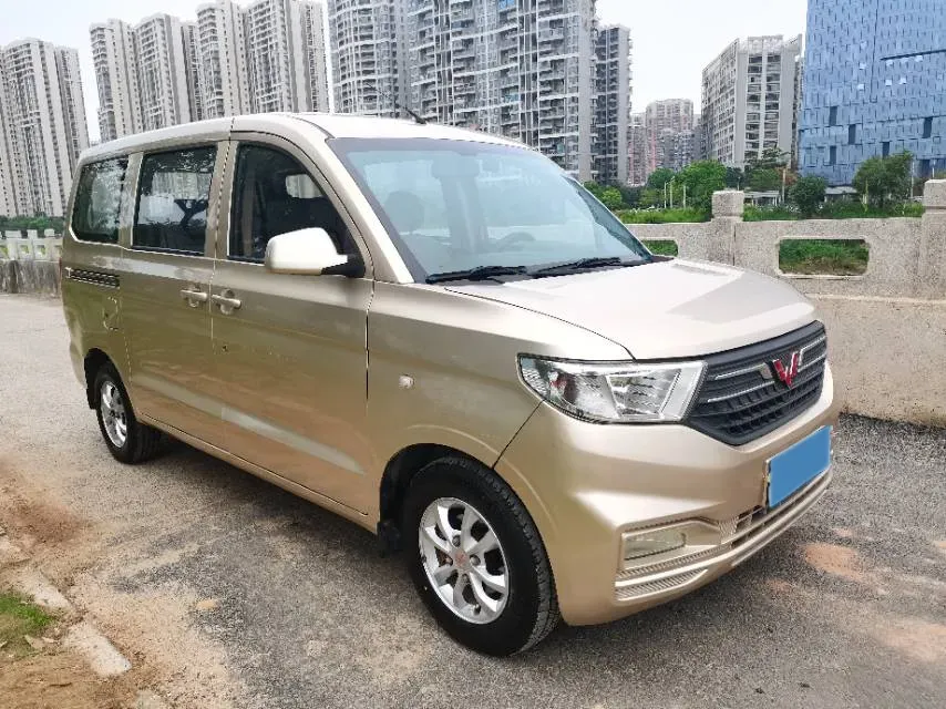 2019 WuLing HongGuang V 1.5L 105HP L4 5MT,autocango,china used car exporter,china ev exporter,chinese used car exporter,chinese used ev exporter