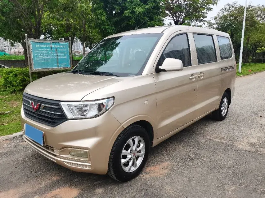 2019 WuLing HongGuang V 1.5L 105HP L4 5MT,autocango,china used car exporter,china ev exporter,chinese used car exporter,chinese used ev exporter